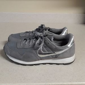 NIKE VINTAGE PEGASUS 83'S SZ. 10